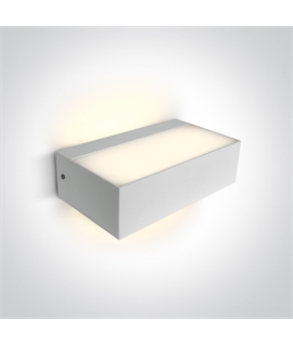 White 7W LED wall light, IP65, ideal for both indoor and outdoor
installation.
