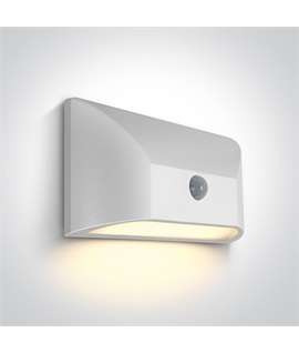 White 6W LED wall light with sensor, IP65, ideal for both indoor and outdoor
installation.
