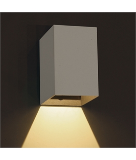 White 3W LED wall light, IP54, ideal for both indoor and outdoor
installation.